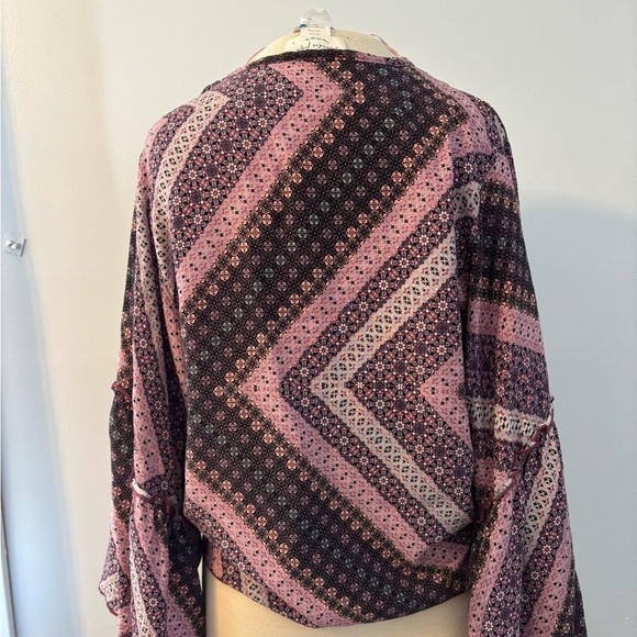 088T  Lavender Field Pink and Black Geometric Blouse - Picture 6 of 6